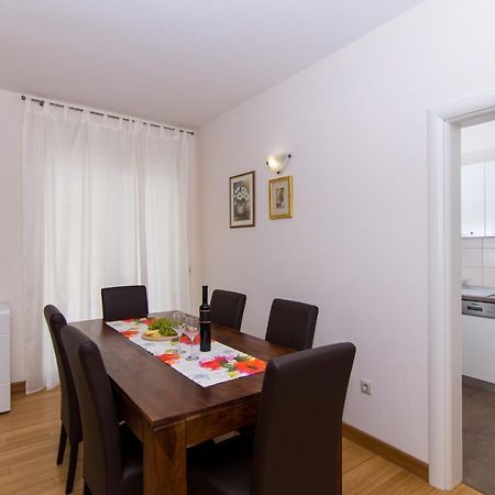 Villa Relax - Beautiful Apartment With Heated Saltwater Pool & Jacuzzi Kaštela Extérieur photo