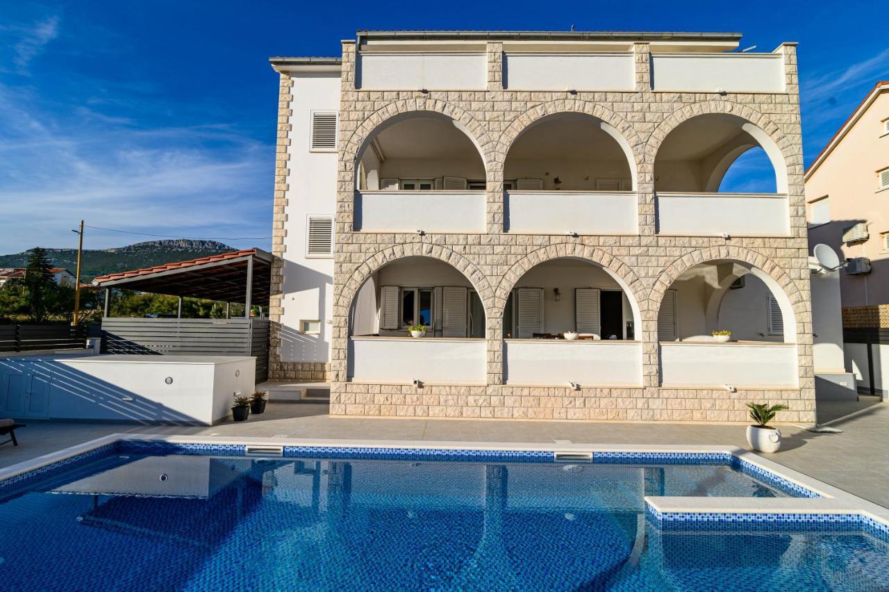 Villa Relax - Beautiful Apartment With Heated Saltwater Pool & Jacuzzi Kaštela Extérieur photo