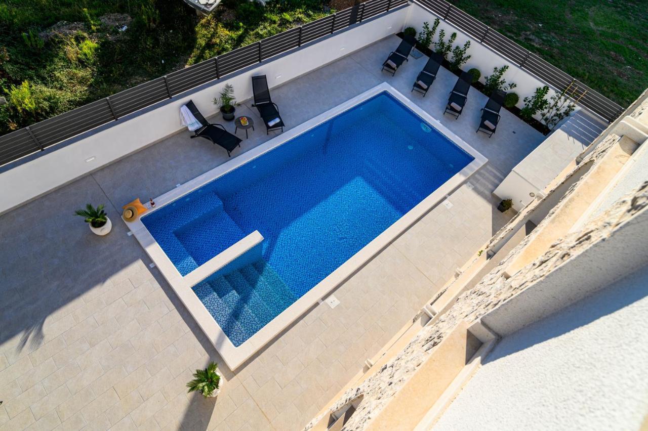 Villa Relax - Beautiful Apartment With Heated Saltwater Pool & Jacuzzi Kaštela Extérieur photo