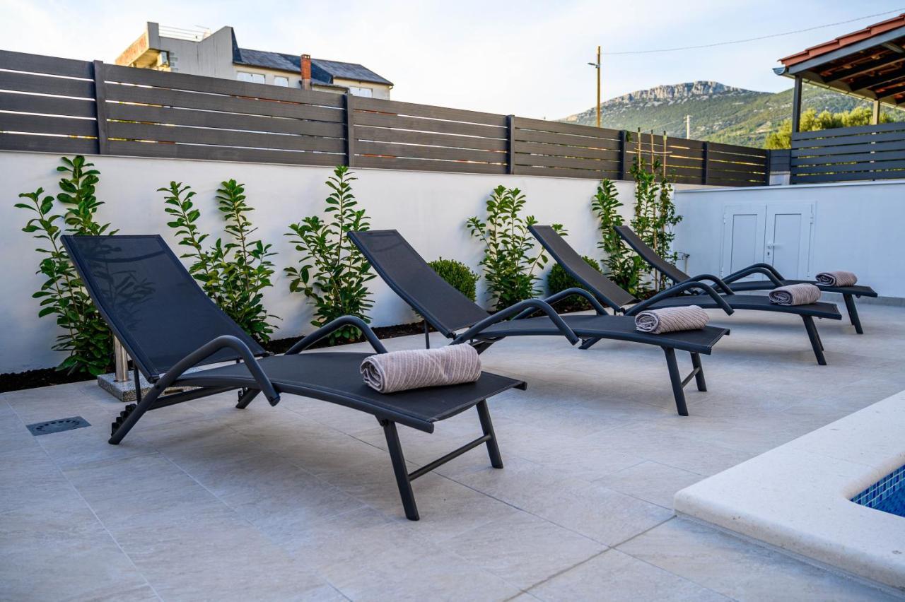Villa Relax - Beautiful Apartment With Heated Saltwater Pool & Jacuzzi Kaštela Extérieur photo