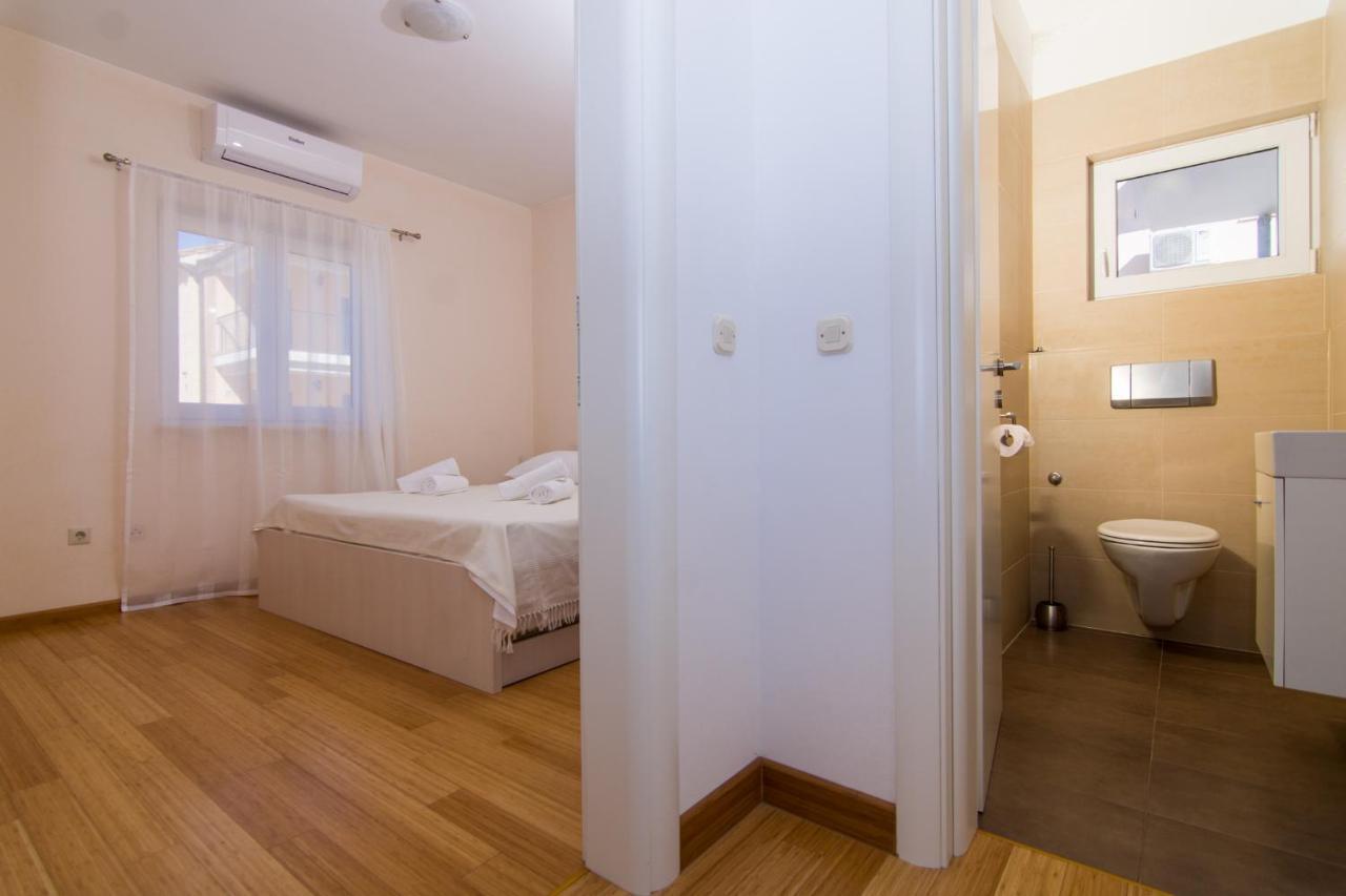 Villa Relax - Beautiful Apartment With Heated Saltwater Pool & Jacuzzi Kaštela Extérieur photo