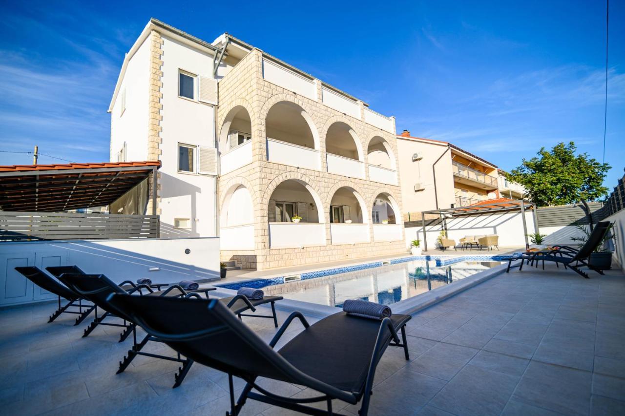 Villa Relax - Beautiful Apartment With Heated Saltwater Pool & Jacuzzi Kaštela Extérieur photo