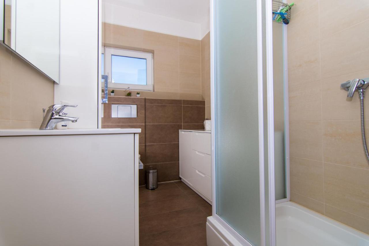 Villa Relax - Beautiful Apartment With Heated Saltwater Pool & Jacuzzi Kaštela Extérieur photo