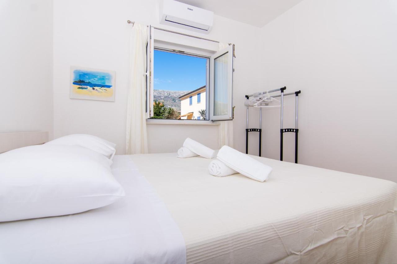Villa Relax - Beautiful Apartment With Heated Saltwater Pool & Jacuzzi Kaštela Extérieur photo