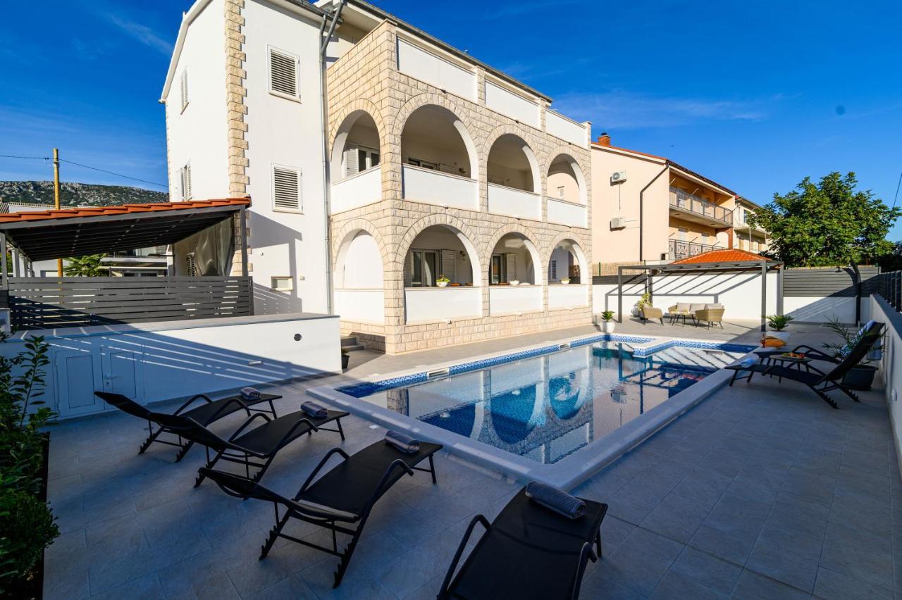 Villa Relax - Beautiful Apartment With Heated Saltwater Pool & Jacuzzi Kaštela Extérieur photo