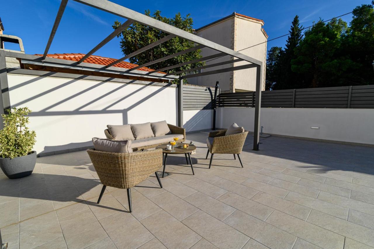 Villa Relax - Beautiful Apartment With Heated Saltwater Pool & Jacuzzi Kaštela Extérieur photo
