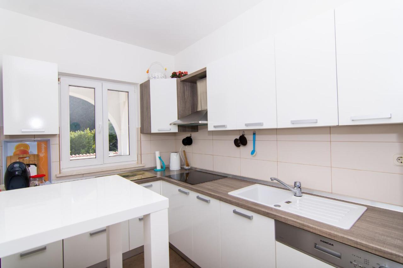 Villa Relax - Beautiful Apartment With Heated Saltwater Pool & Jacuzzi Kaštela Extérieur photo