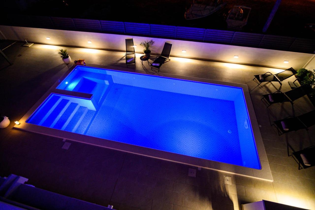 Villa Relax - Beautiful Apartment With Heated Saltwater Pool & Jacuzzi Kaštela Extérieur photo