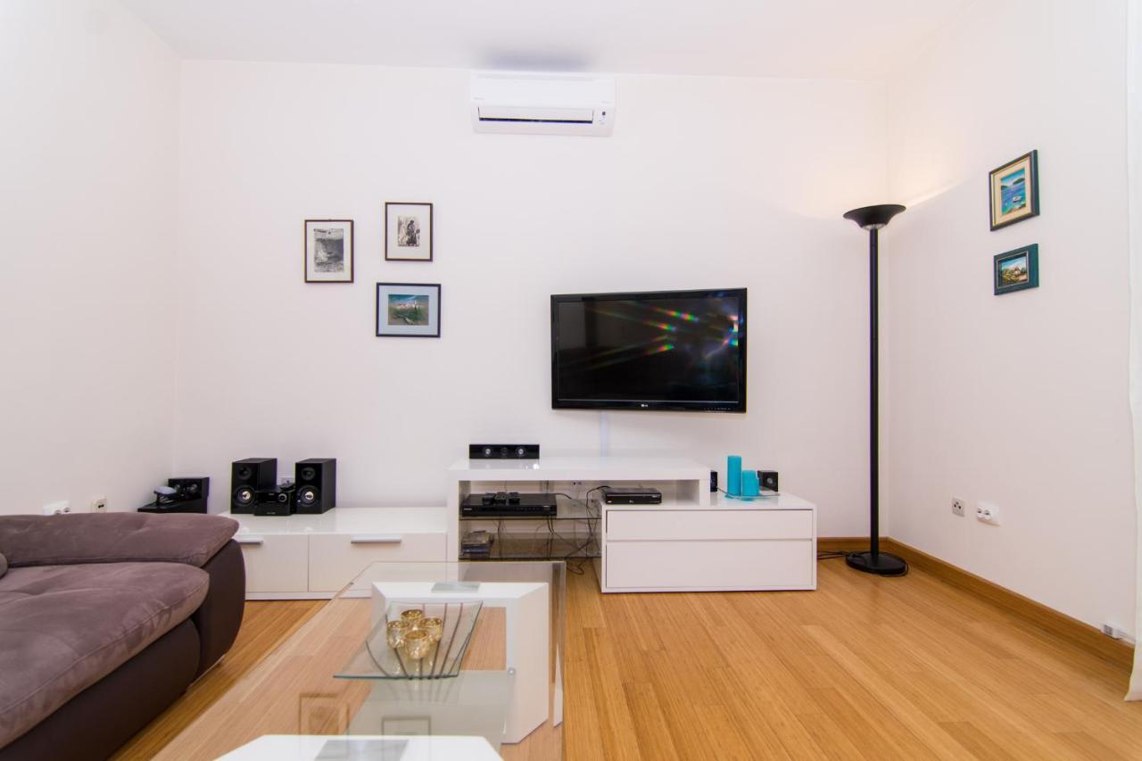Villa Relax - Beautiful Apartment With Heated Saltwater Pool & Jacuzzi Kaštela Extérieur photo