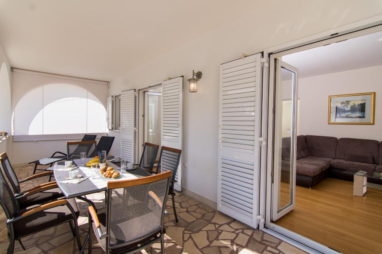 Villa Relax - Beautiful Apartment With Heated Saltwater Pool & Jacuzzi Kaštela Extérieur photo