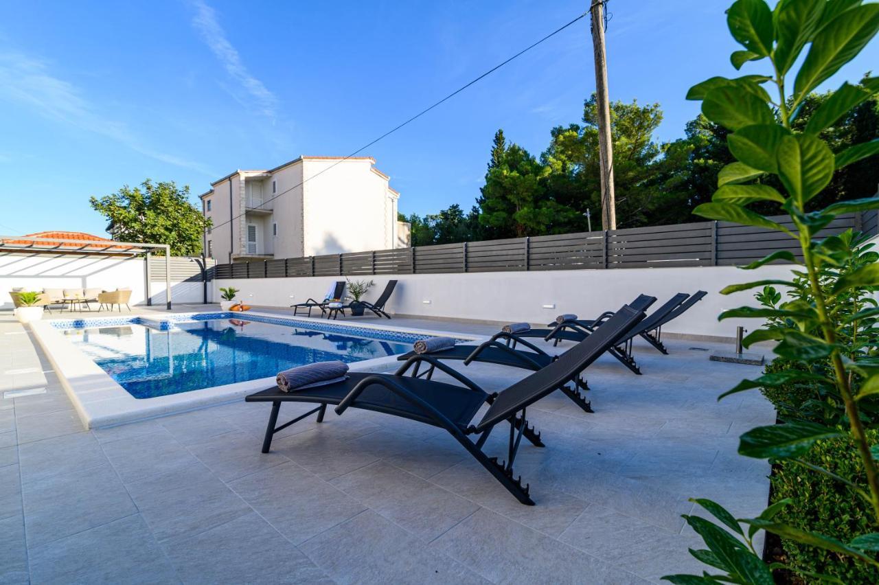 Villa Relax - Beautiful Apartment With Heated Saltwater Pool & Jacuzzi Kaštela Extérieur photo