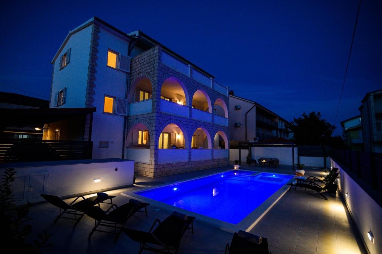 Villa Relax - Beautiful Apartment With Heated Saltwater Pool & Jacuzzi Kaštela Extérieur photo