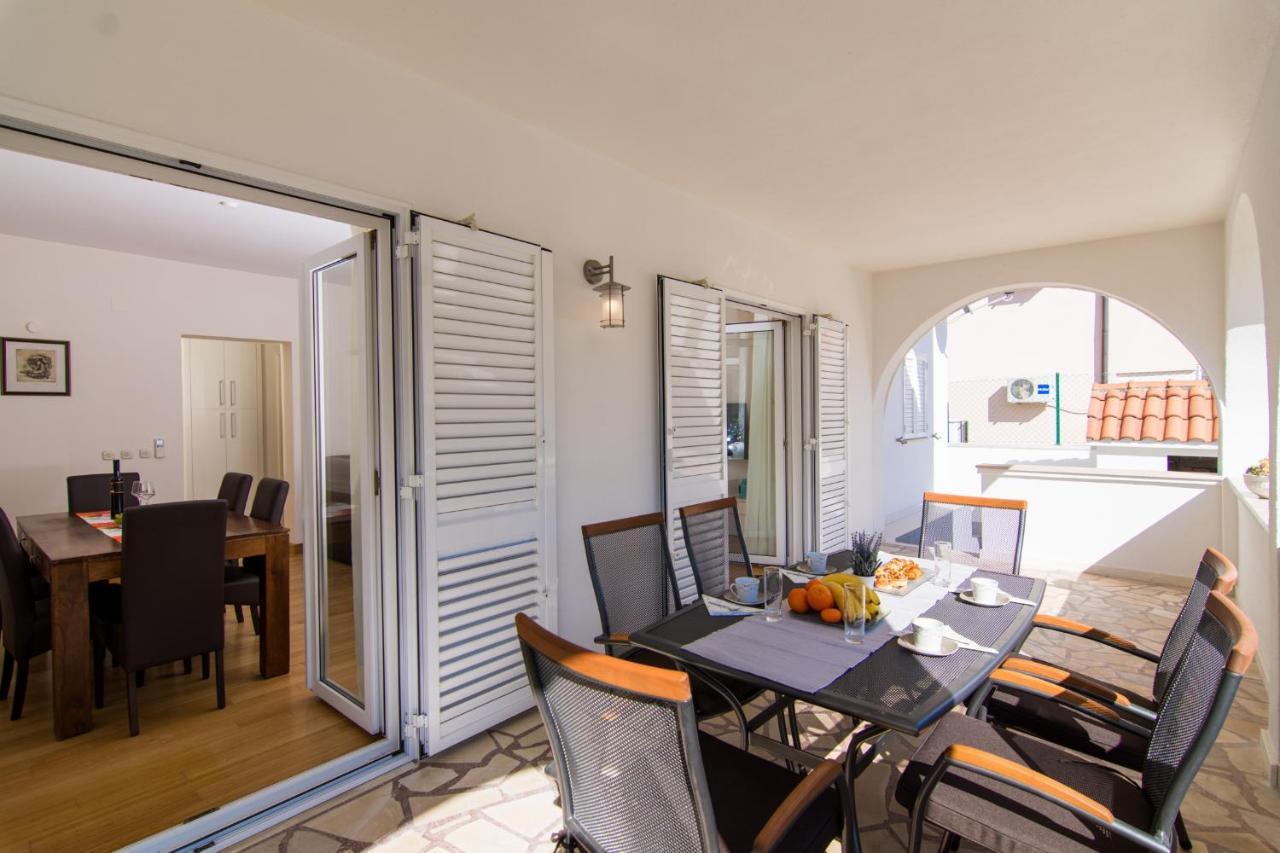 Villa Relax - Beautiful Apartment With Heated Saltwater Pool & Jacuzzi Kaštela Extérieur photo